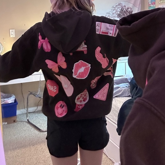 Printed pink patch hoodie - Picture 4 of 5
